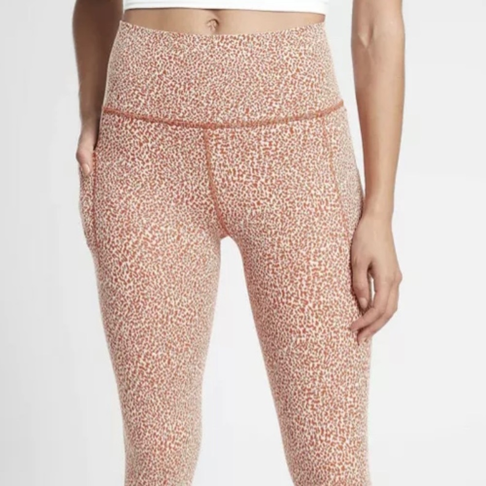 Athleta Salutation Stash Pocket II Textured 7/8 Tight - Cheetah Rust/Sea Salt